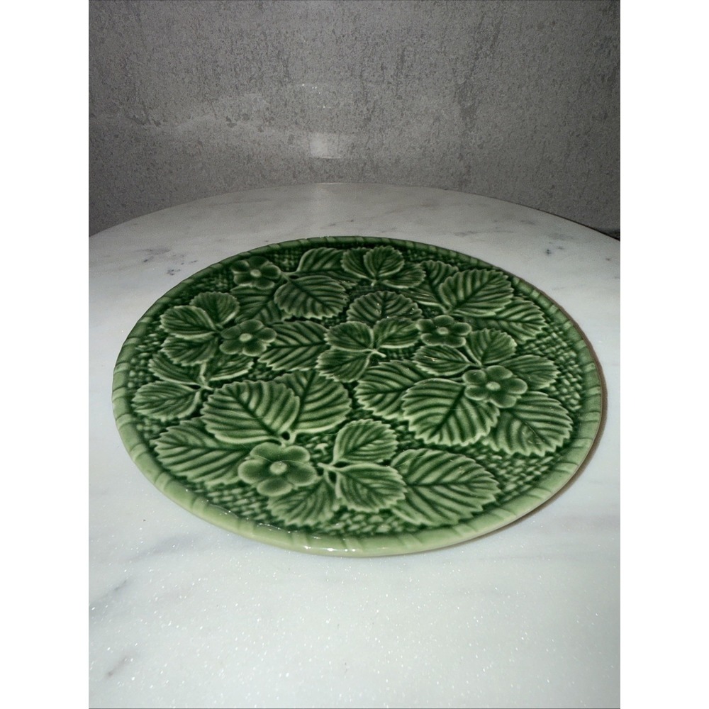 BORDALLO PINHEIRO Strawberry Leaves Flower Green Plate 6.75" Dessert Majolica - Picture 2 of 6
